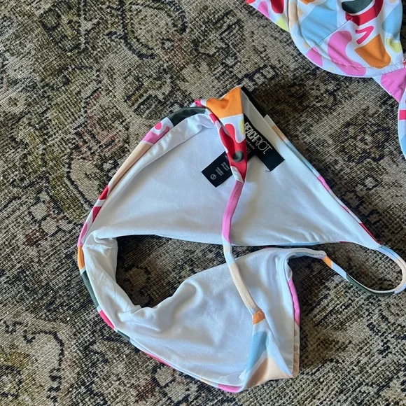 BEACH RIOT X REVOLVE Camilla Bikini Top in Vibrant Abstract Shapes Small